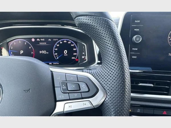 Volkswagen T-Roc (2025) — foto 10 van 30