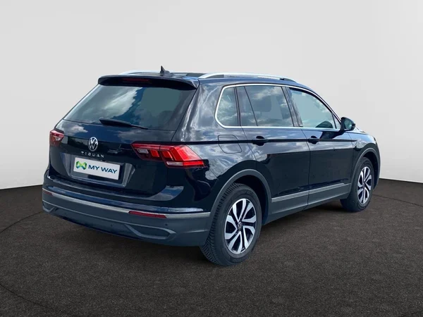 VOLKSWAGEN Tiguan (2023) — foto 2 van 8