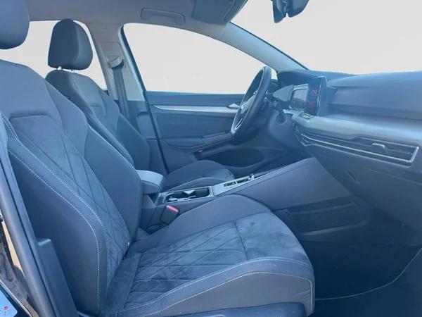 VOLKSWAGEN Golf VIII SW (2024) — foto 18 van 24