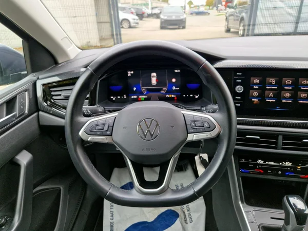 VOLKSWAGEN Polo (2023) — foto 15 van 26