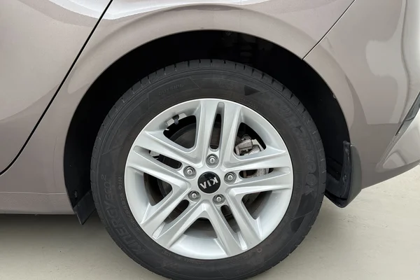 Kia Cee d (2021) — foto 17 van 20