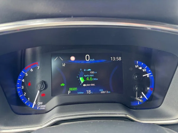 TOYOTA Corolla SW Hybrid (HEV) (2022) — foto 6 van 24