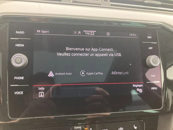 VOLKSWAGEN Passat Variant (2024) — foto 16 van 35