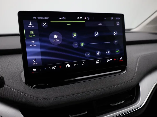SKODA Enyaq Coupé (2024) — foto 9 van 21