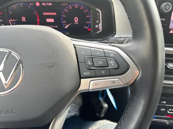 VOLKSWAGEN T-Roc (2022) — foto 14 van 24