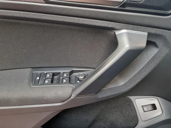 VOLKSWAGEN Tiguan (2021) — foto 8 van 23