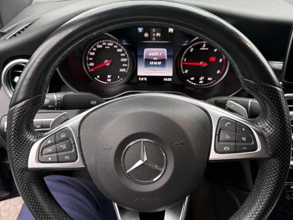 Mercedes-Benz GLC (2016) — foto 4 van 15