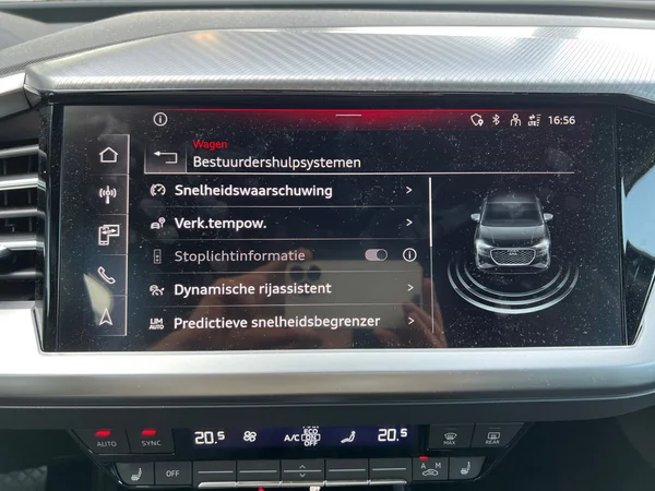 AUDI Q4 Sportback e-tron (2025) — foto 2 van 21