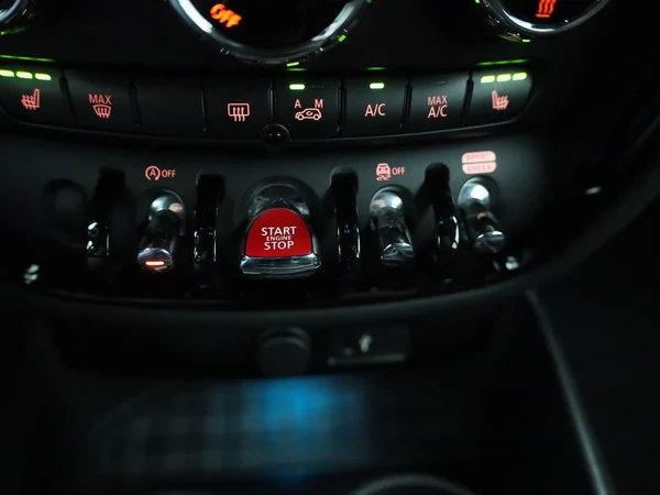 MINI Clubman (2022) — foto 13 van 41