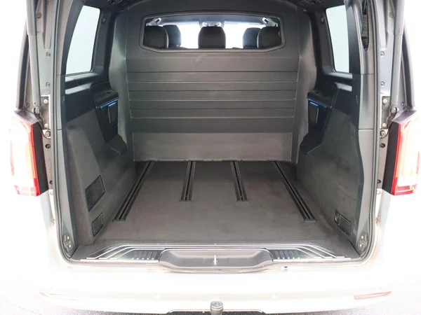 Mercedes-Benz V-Klasse (2022) — foto 21 van 34