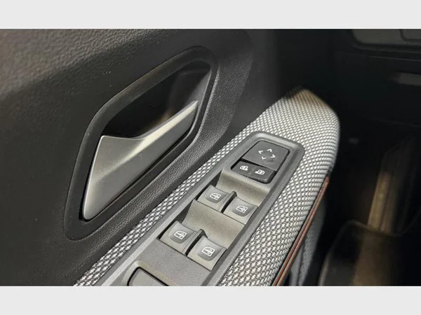 Dacia Sandero Stepway (2023) — foto 11 van 28