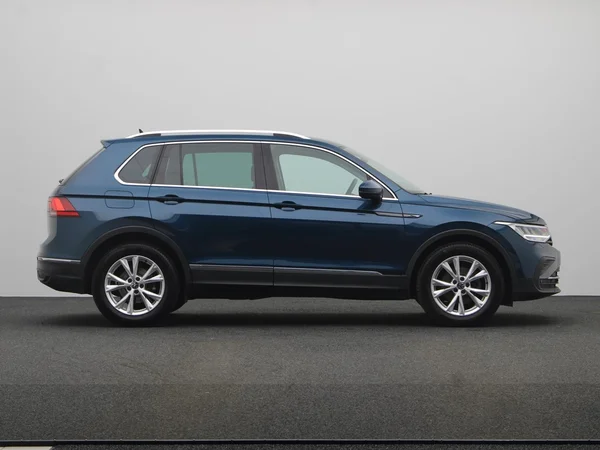VOLKSWAGEN Tiguan (2021) — foto 18 van 20