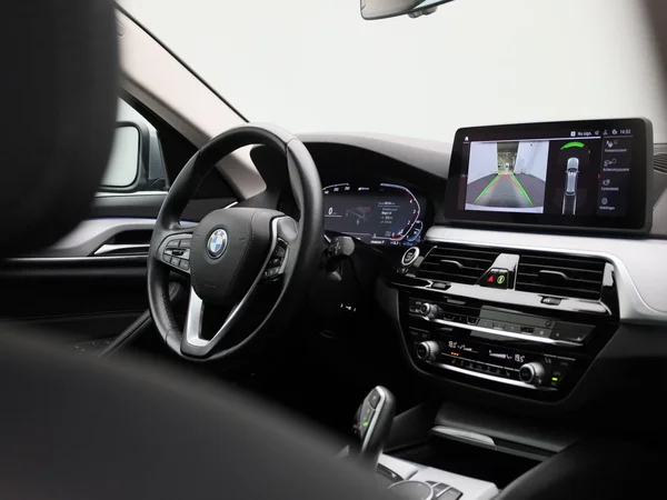 BMW 5 Reeks (2023) — foto 30 van 44