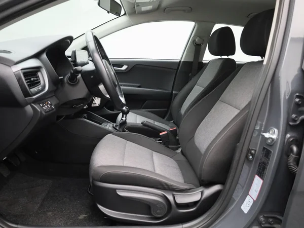 Kia Stonic (2022) — foto 2 van 34