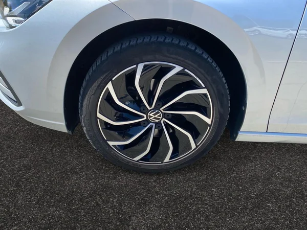 VOLKSWAGEN Golf VIII (2023) — foto 5 van 9