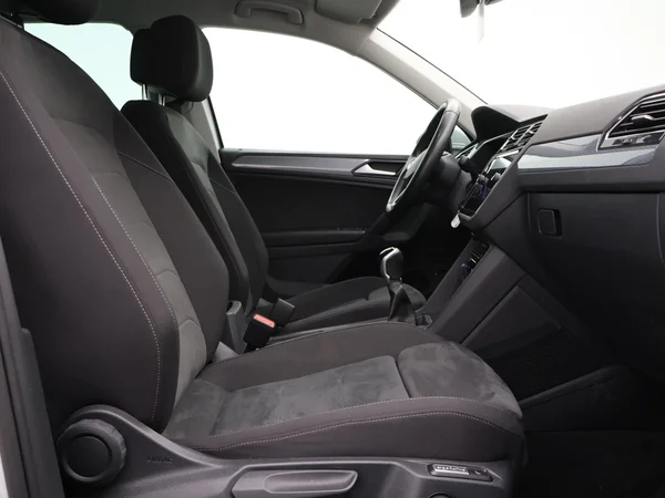 VOLKSWAGEN Tiguan (2022) — foto 24 van 24