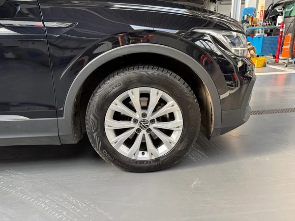 VOLKSWAGEN Tiguan (2020) — foto 11 van 19