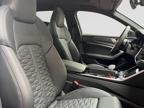 AUDI RS6 Avant (2025) — foto 8 van 18