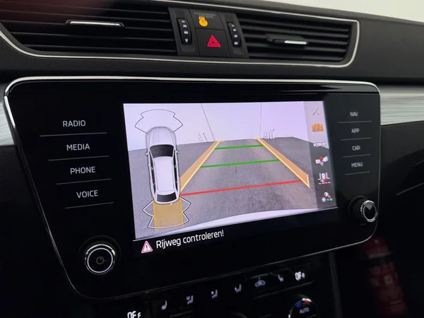 SKODA Superb (2022) — foto 11 van 31