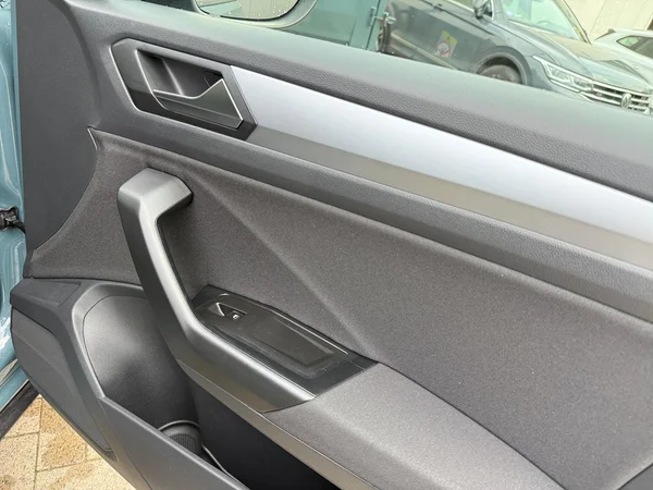 VOLKSWAGEN T-Roc (2022) — foto 9 van 23