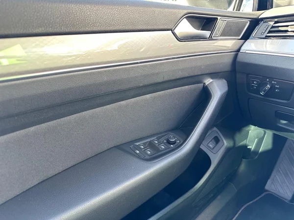 VOLKSWAGEN Passat Variant Dsl (2021) — foto 8 van 21