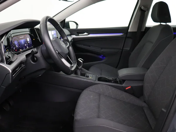 VOLKSWAGEN Golf Variant (2024) — foto 2 van 30