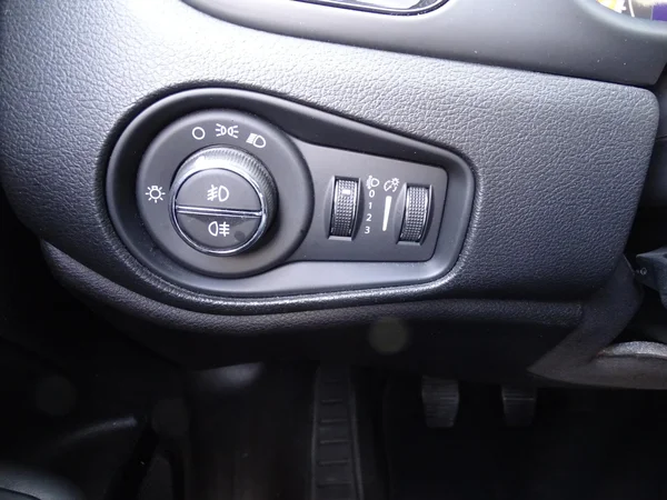 Jeep Renegade (2018) — foto 18 van 27