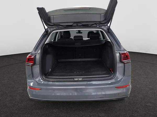 VOLKSWAGEN Golf VIII SW (2024) — foto 15 van 15