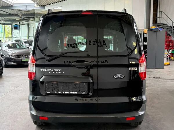 Ford Transit Courier (2023) — foto 11 van 16
