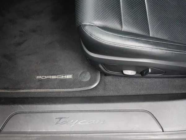 Porsche Taycan (2022) — foto 7 van 38