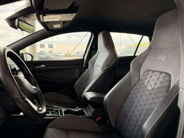 Volkswagen Golf (2024) — foto 2 van 22