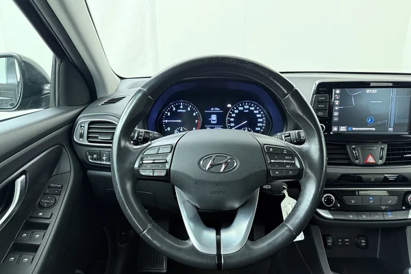 Hyundai i30 (2019) — foto 2 van 24