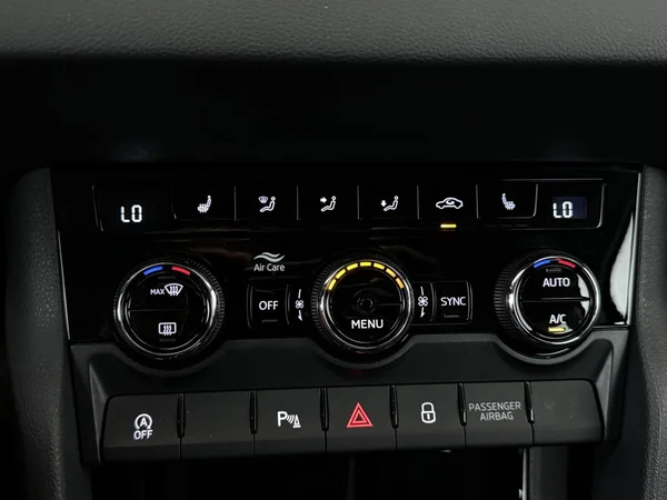 SKODA Karoq (2025) — foto 8 van 18