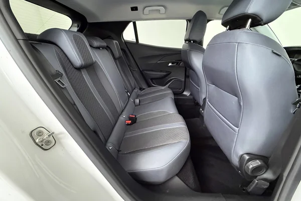 Peugeot 2008 (2020) — foto 18 van 34