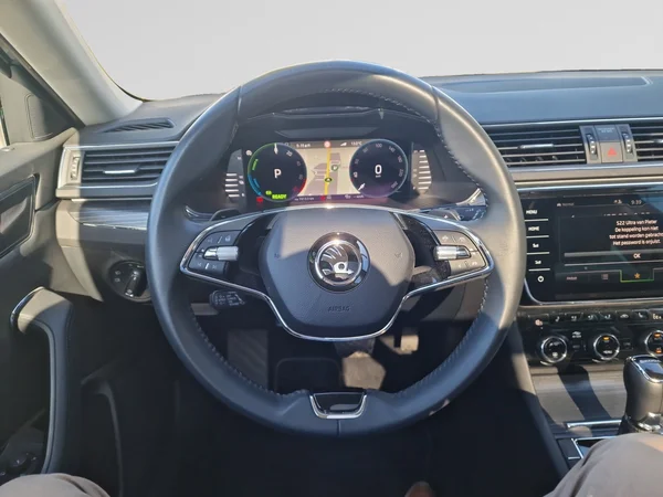 SKODA Superb Combi (2024) — foto 21 van 21