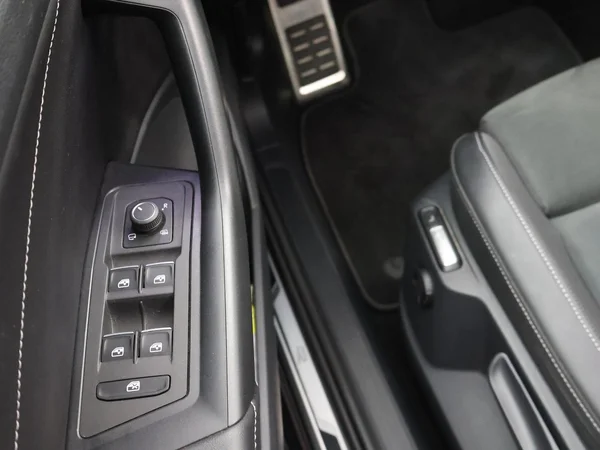 VOLKSWAGEN T-Roc (2023) — foto 15 van 28