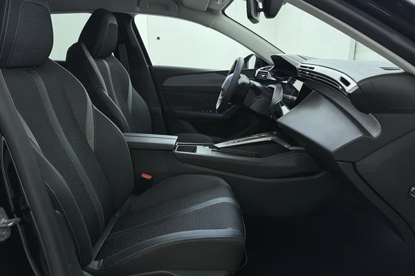 Peugeot 308 SW (2024) — foto 18 van 20