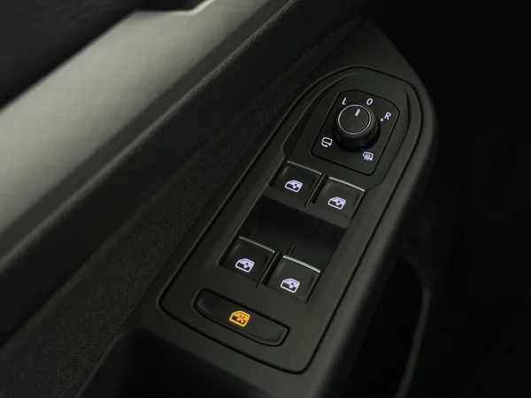 VOLKSWAGEN Golf (2024) — foto 20 van 28