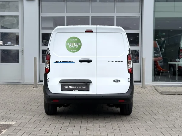 Ford Transit Courier (2025) — foto 33 van 35