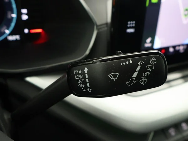 SKODA Octavia Combi PHEV (2021) — foto 16 van 32