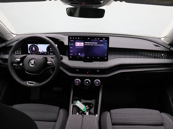 SKODA Superb Combi (2025) — foto 18 van 18