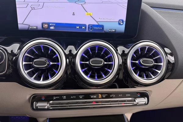 Mercedes-Benz GLA (H247) (2023) — foto 2 van 38