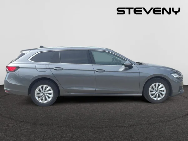 SKODA Superb Combi (2025) — foto 9 van 12