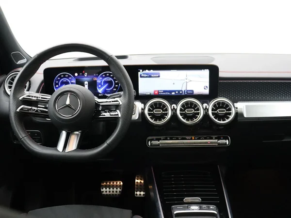 Mercedes-Benz EQB (2025) — foto 13 van 28