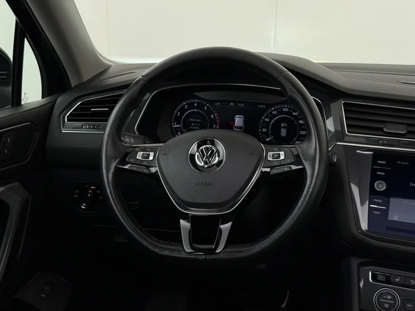VOLKSWAGEN Tiguan Allspace (2018) — foto 14 van 33