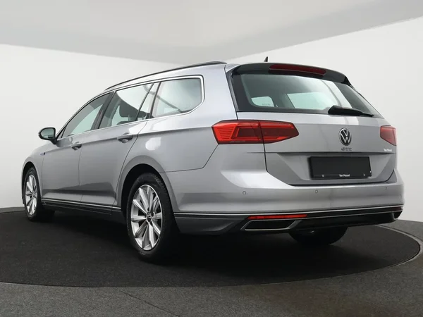 Volkswagen Passat (2022) — foto 12 van 31