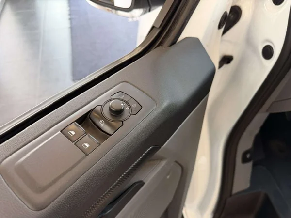 Ford Transit Custom (2025) — foto 13 van 20