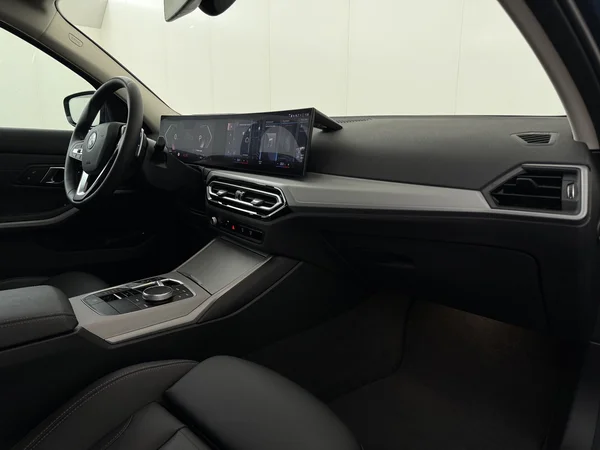 BMW 320 (2023) — foto 3 van 33