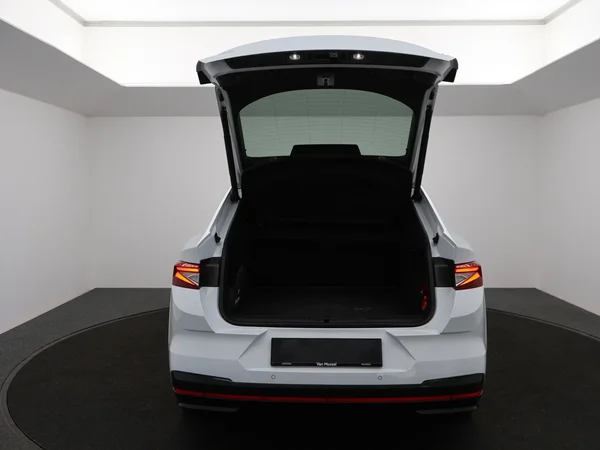 Škoda Enyaq Coupe (2022) — foto 9 van 29