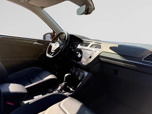 VOLKSWAGEN Tiguan (2018) — foto 22 van 23